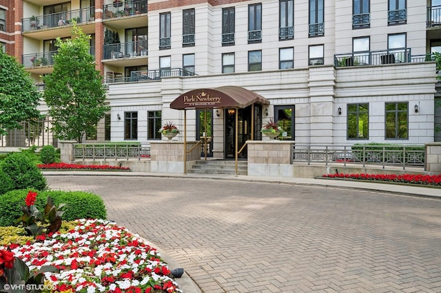 55 W Delaware Pl Unit 420, Chicago, IL 60610 - photo 2