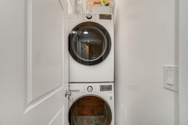 4825 N Karlov Ave, Chicago, IL 60630 - washroom featuring stacked washing machine and dryer