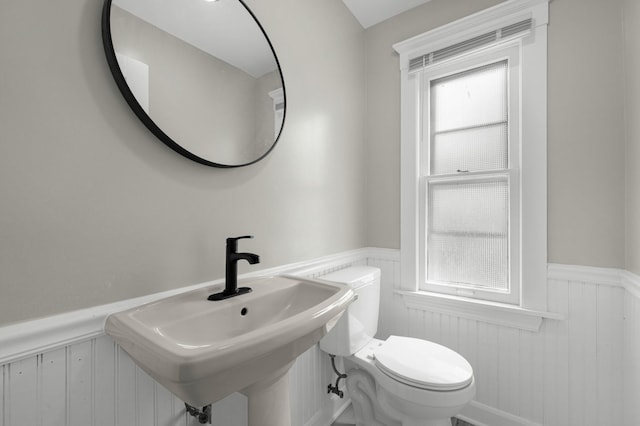 638 S Cuyler Ave, Oak Park, IL 60304 - half bathroom with a wainscoted wall and a sink