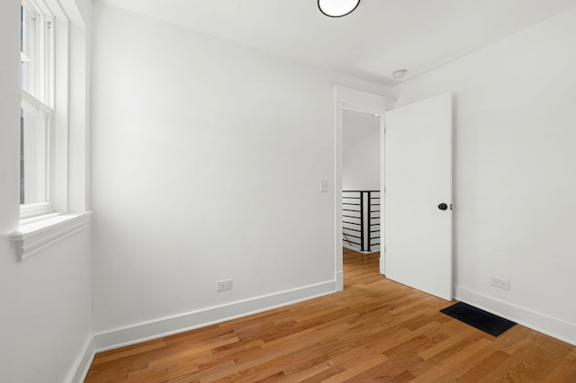 638 S Cuyler Ave, Oak Park, IL 60304 - unfurnished room featuring light wood-type flooring and a smoke detector