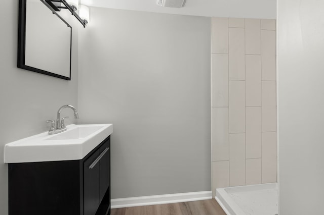 638 S Cuyler Ave, Oak Park, IL 60304 - bathroom with vanity, tiled shower, and wood finished floors