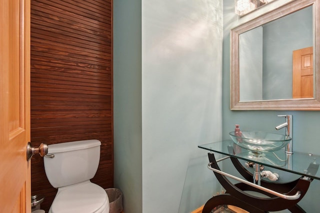 2590 Hennig Rd, Hampshire, IL 60140 - bathroom with toilet and a sink
