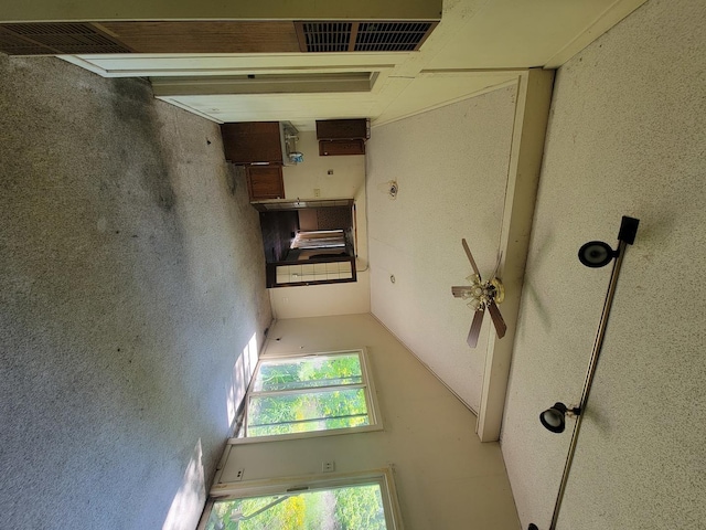 569 Lakewood Blvd, Park Forest, IL 60466 - view of hallway