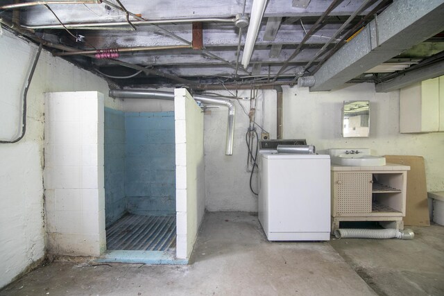 866 S Evergreen Ave, Kankakee, IL 60901 - unfinished below grade area featuring washer / dryer