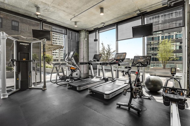 611 S Wells St Unit 1304, Chicago, IL 60607 - gym featuring a wall of windows