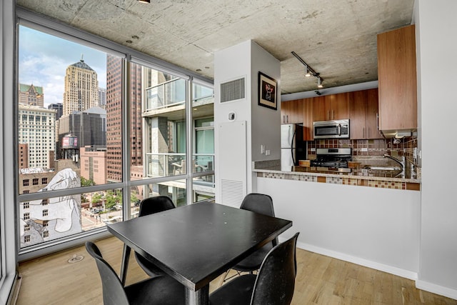 611 S Wells St Unit 1304, Chicago, IL 60607 - dining area with a skyline view, rail lighting, plenty of natural light, light wood-type flooring, and floor to ceiling windows