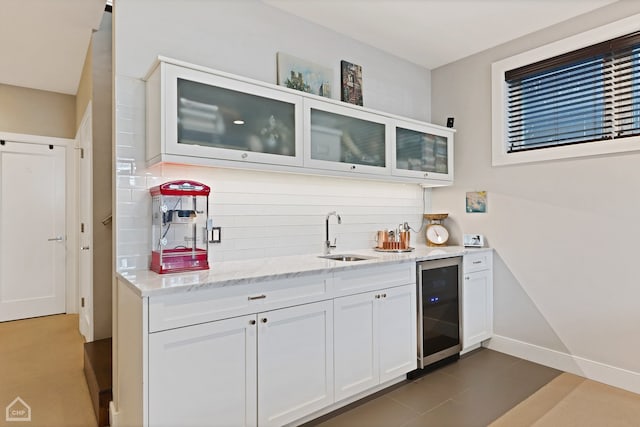 1807 W Ohio St, Chicago, IL 60622 - indoor wet bar featuring beverage cooler and backsplash