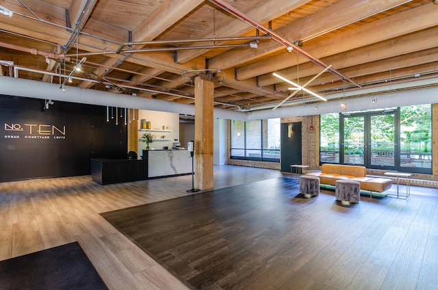 1040 W Adams St Unit 257, Chicago, IL 60607 - building lobby featuring beamed ceiling