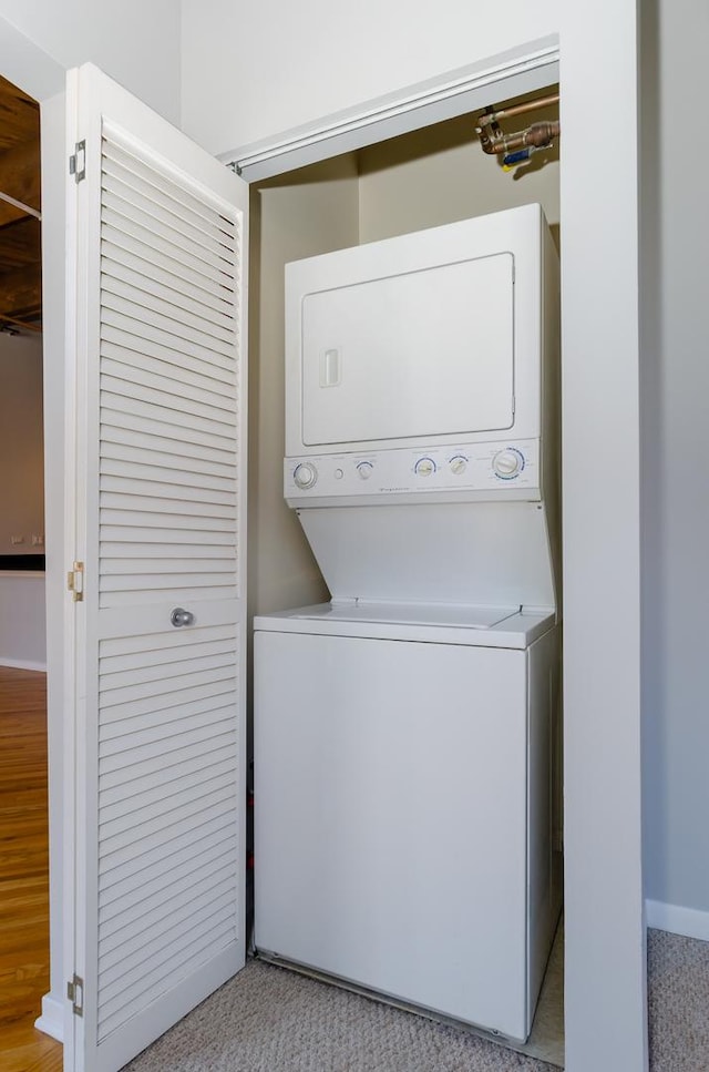 1040 W Adams St Unit 257, Chicago, IL 60607 - laundry area featuring stacked washer / dryer and baseboards
