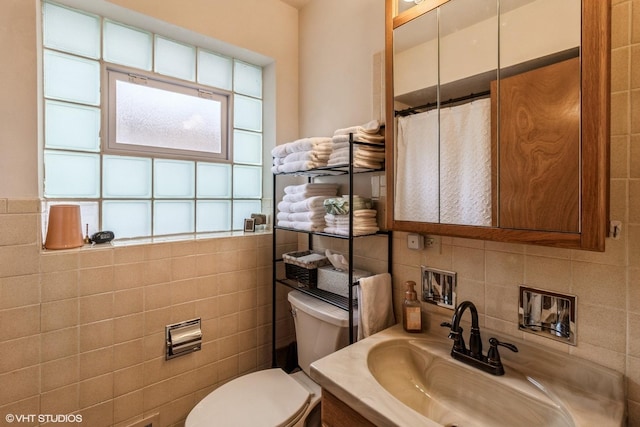 5705 N Oketo Ave, Chicago, IL 60631 - full bath with tile walls, vanity, and decorative backsplash