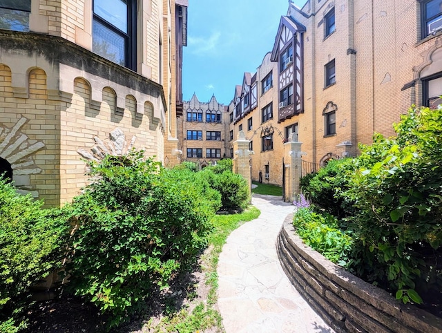 5655 N Spaulding Ave Unit 2W, Chicago, IL 60659 - surrounding community