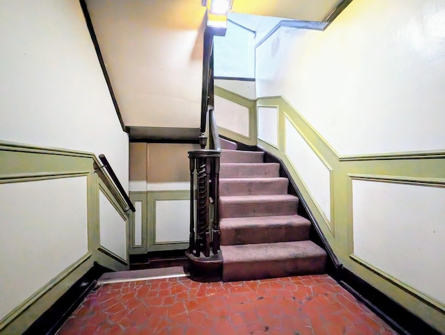 5655 N Spaulding Ave Unit 2W, Chicago, IL 60659 - stairway featuring a decorative wall