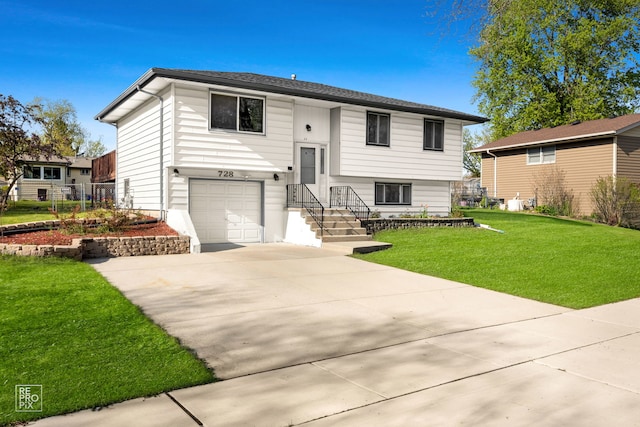 728 Boxwood Dr, Schaumburg, IL 60193 - bi-level home with driveway, a front yard, and an attached garage