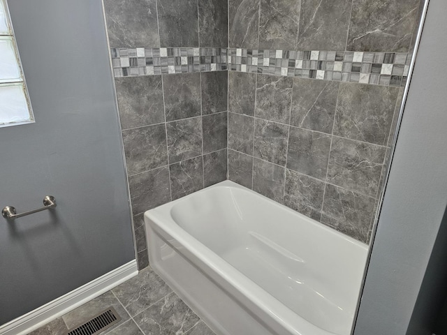 12136 S Wentworth Ave, Chicago, IL 60628 - full bath with baseboards