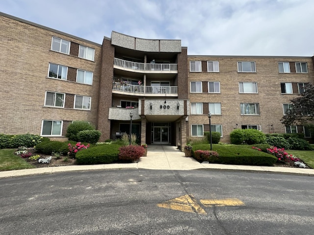 900 E Wilmette Rd Unit 411, Palatine, IL 60074 - view of apartment building / complex