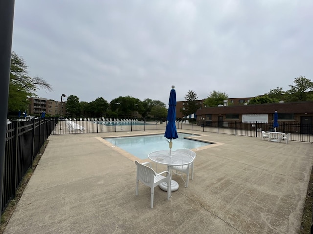 900 E Wilmette Rd Unit 411, Palatine, IL 60074 - community pool featuring a patio