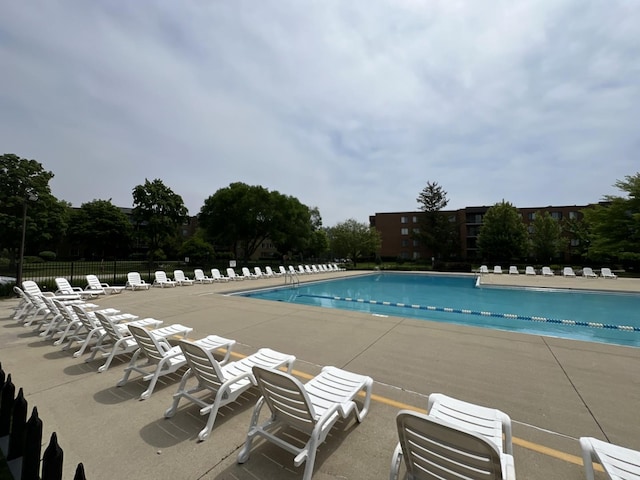 900 E Wilmette Rd Unit 411, Palatine, IL 60074 - community pool featuring a patio area