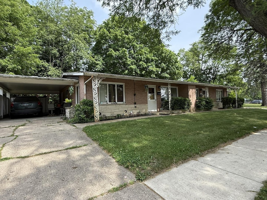 2612 Ohio Pkwy, Rockford, IL 61108 - photo 1