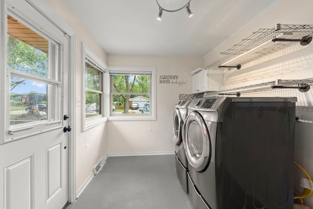 2839 School St, Flossmoor, IL 60422 - laundry room with washing machine and dryer and baseboards