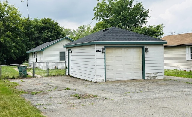 37706 N Nippersink Pl, Spring Grove, IL 60081 - detached garage with a gate