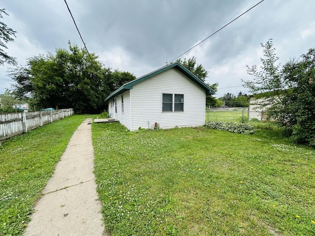 37706 N Nippersink Pl, Spring Grove, IL 60081 - view of side of home