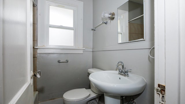 312 N Mclean St, Bloomington, IL 61701 - bathroom with toilet and a shower