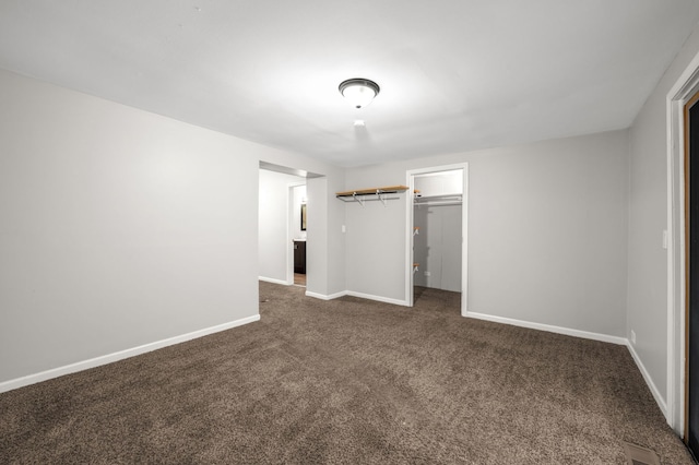1055 N Bluebonnet Ln, Hoffman Estates, IL 60169 - unfurnished bedroom with dark colored carpet and a spacious closet