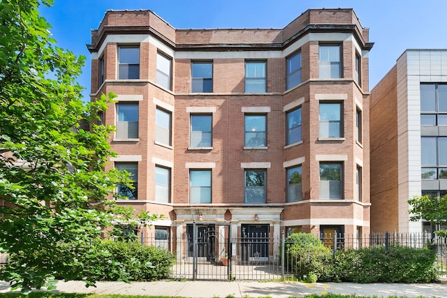 2332 W Huron St Unit 4, Chicago, IL 60612 - view of apartment building / complex featuring a fenced front yard