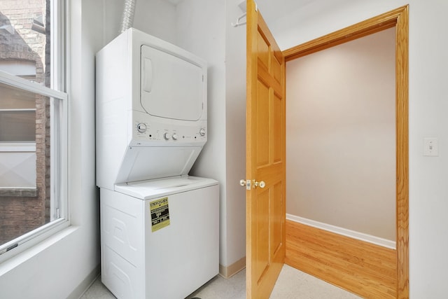 2332 W Huron St Unit 4, Chicago, IL 60612 - laundry room with stacked washer / drying machine and light wood finished floors