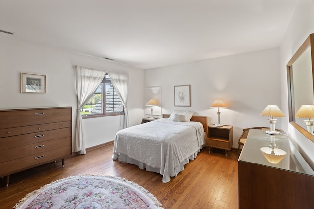 10 Shoreside Dr, South Barrington, IL 60010 - bedroom with light wood-type flooring and baseboards