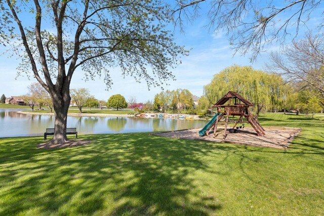 10 Shoreside Dr, South Barrington, IL 60010 - view of green lawn with a water view