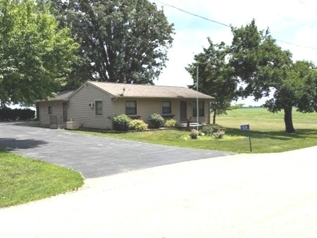 12238 Lisbon Rd, Newark, IL 60541 - single story home with a front lawn