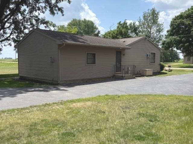 12238 Lisbon Rd, Newark, IL 60541 - rear view of property with a yard