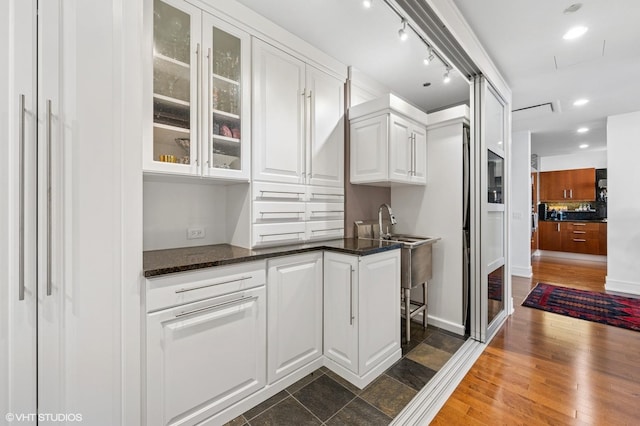 401 N Wabash Ave Unit 32J, Chicago, IL 60611 - bar area with a high ceiling, hardwood / wood-style flooring, a city view, and a chandelier