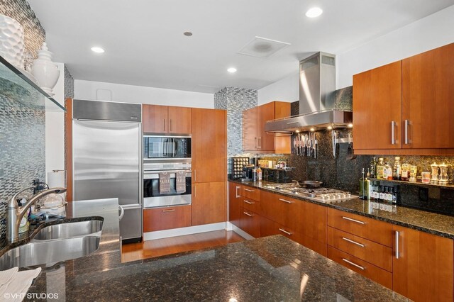 401 N Wabash Ave Unit 32J, Chicago, IL 60611 - living area with a view of skyline, healthy amount of natural light, wood finished floors, and expansive windows