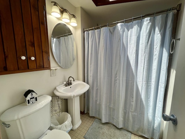16 W George St, Sullivan, IL 61951 - bathroom with toilet and a shower with shower curtain