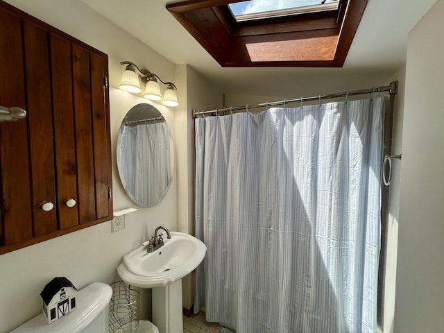 16 W George St, Sullivan, IL 61951 - full bath featuring a skylight and a shower with curtain