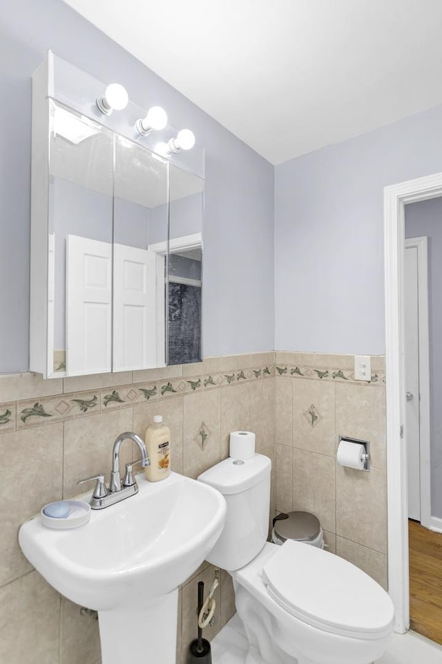 1205 N Irving Ave, Berkeley, IL 60163 - bathroom featuring tile walls and a wainscoted wall
