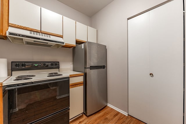 680 S Federal St Unit 409, Chicago, IL 60605 - kitchen featuring range with electric stovetop, ventilation hood, freestanding refrigerator, light wood finished floors, and white cabinetry
