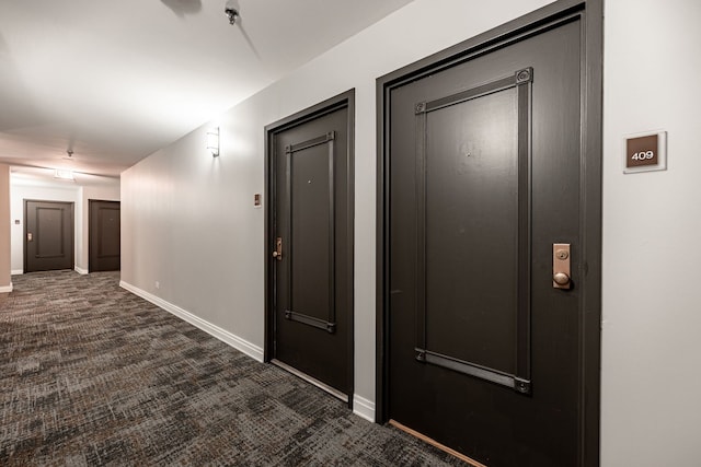 680 S Federal St Unit 409, Chicago, IL 60605 - hall with dark carpet and baseboards
