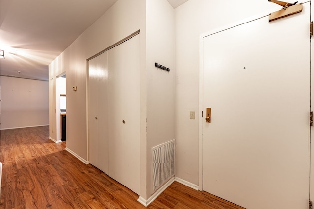680 S Federal St Unit 409, Chicago, IL 60605 - hallway featuring wood finished floors and baseboards