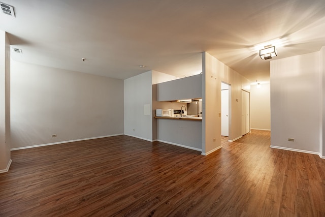 680 S Federal St Unit 409, Chicago, IL 60605 - unfurnished living room featuring dark wood-style floors and a sink