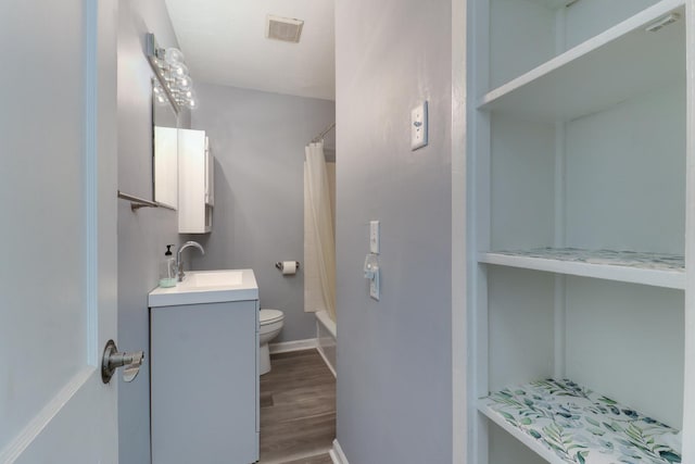 103 S Portland Pl, Clinton, IL 61727 - full bath with vanity, wood finished floors, and shower / tub combo with curtain