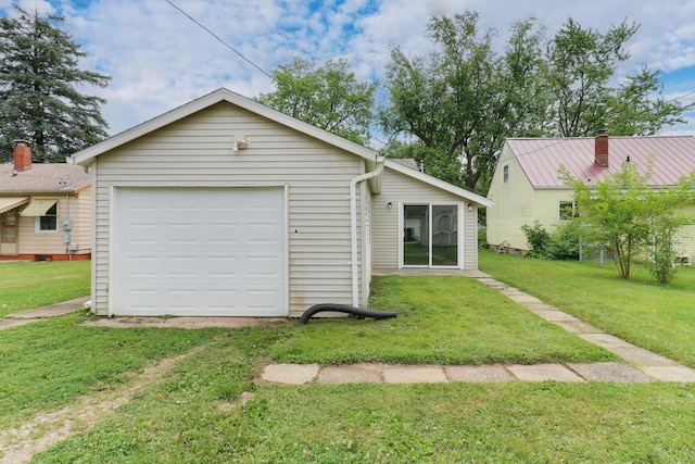 103 S Portland Pl, Clinton, IL 61727 - view of front of home featuring a front yard and a detached garage