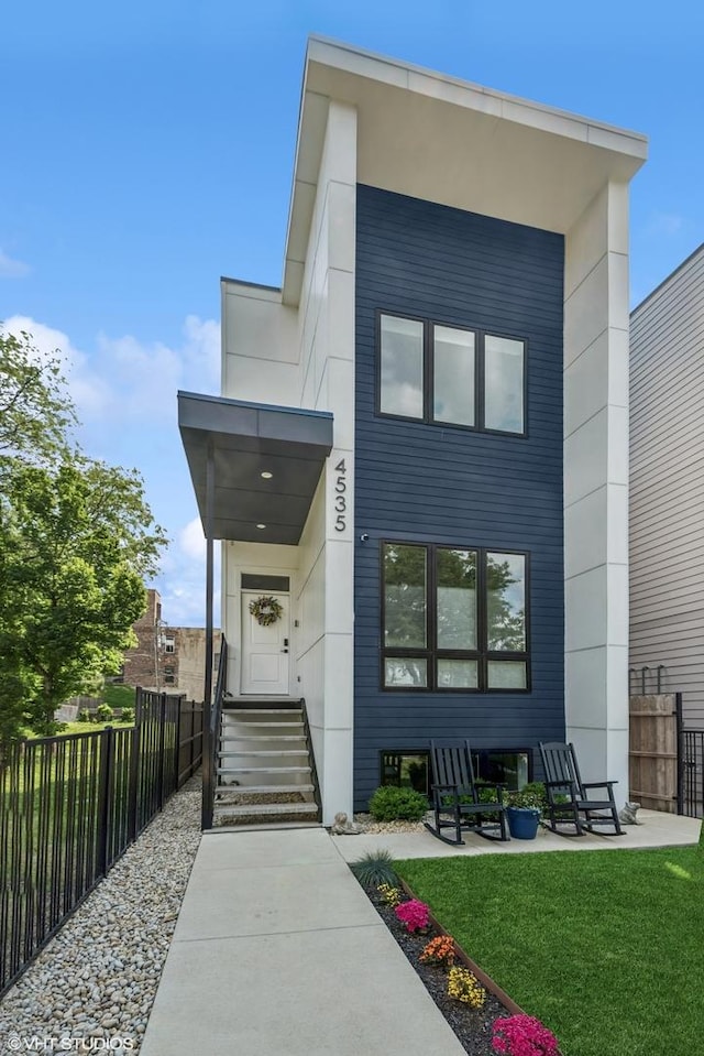 4535 S Evans Ave, Chicago, IL 60653 - contemporary house featuring stucco siding