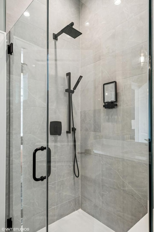 4535 S Evans Ave, Chicago, IL 60653 - bathroom featuring a stall shower