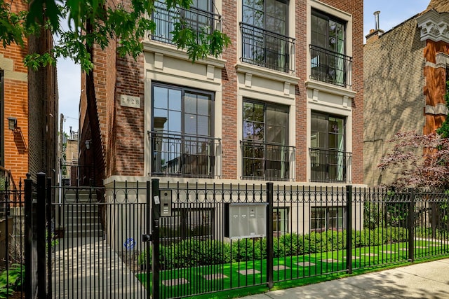 2028 N Sheffield Ave Unit 1, Chicago, IL 60614 - property entrance featuring brick siding