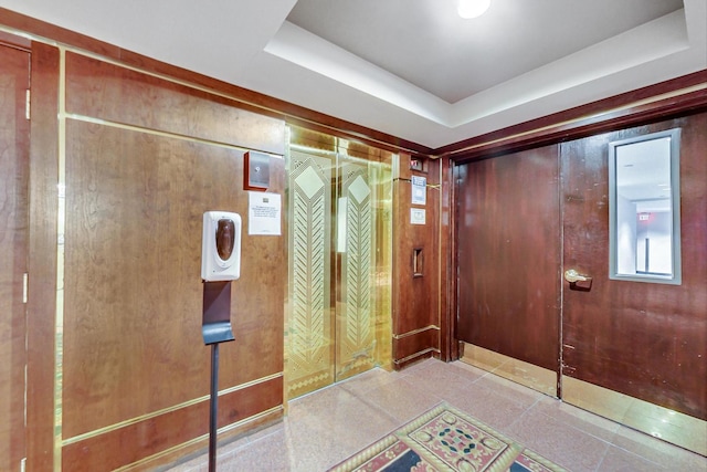 910 S Michigan Ave Unit 1005, Chicago, IL 60605 - foyer entrance featuring a raised ceiling and tile patterned flooring