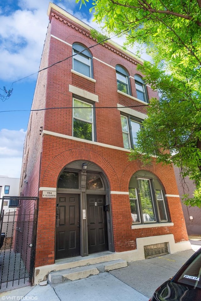 751 N Elizabeth St, Chicago, IL 60642 - photo 1