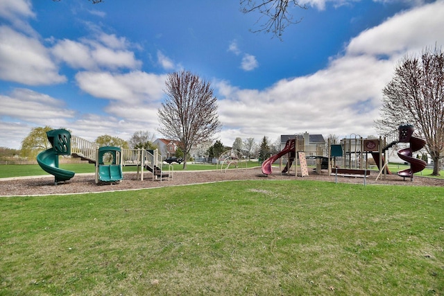 2146 Prairie Trl, Round Lake Heights, IL 60073 - community play area featuring a lawn